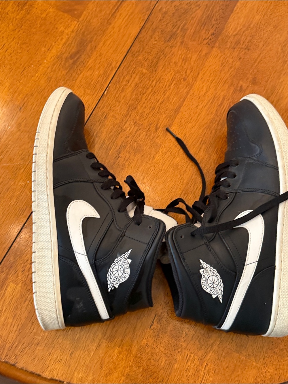 Nike Air Jordan 1 Men's Size US 11 Mid Black White 554724-038 Great Condition